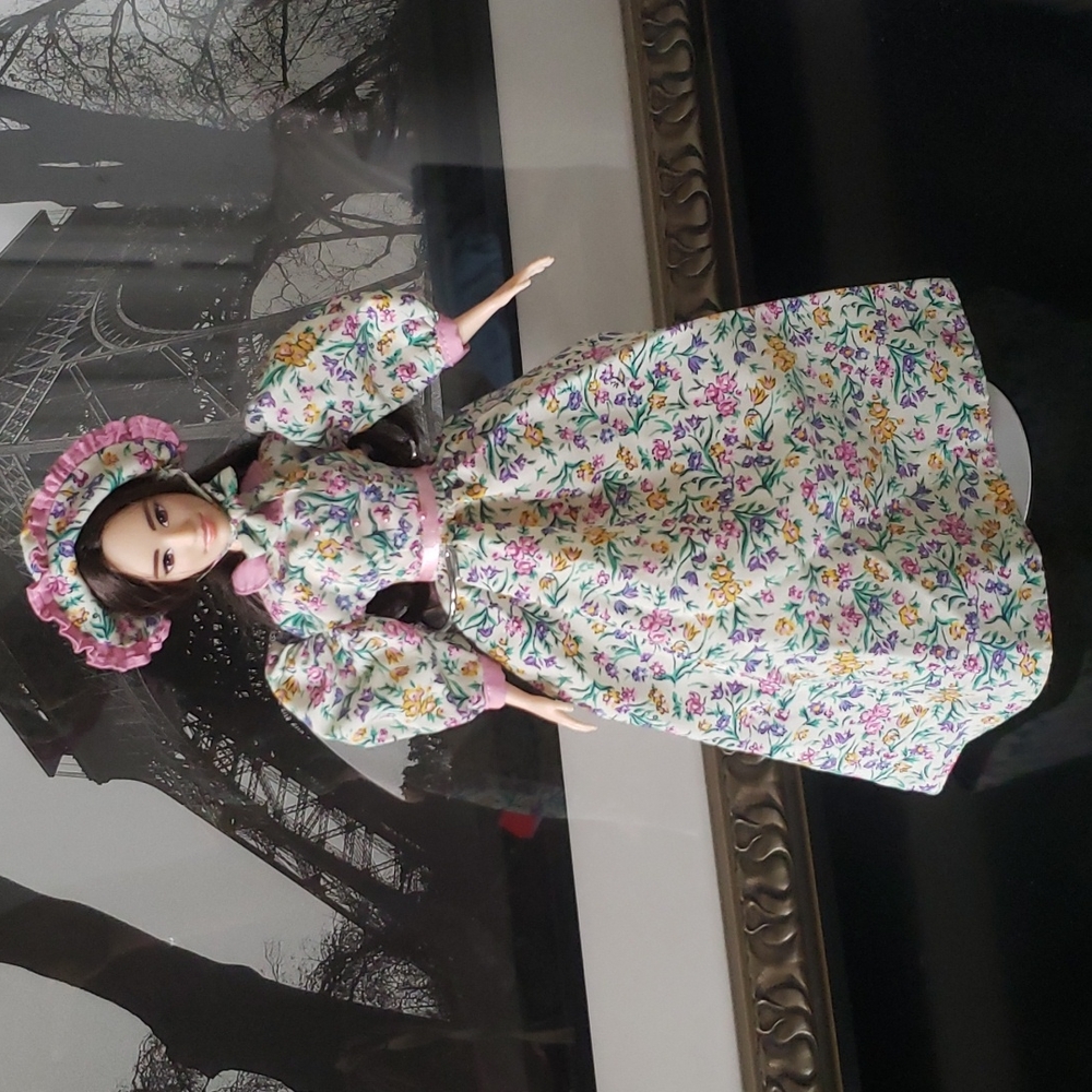 Victoran era style oak fashionista barbie doll